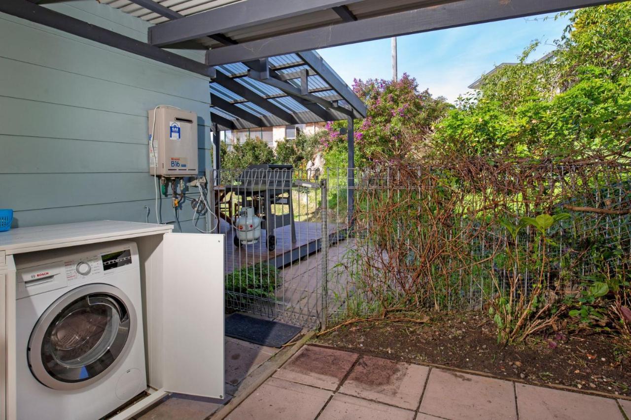 Windansea Cottage Pet Friendly Ocean Glimpses Vincentia Exterior photo
